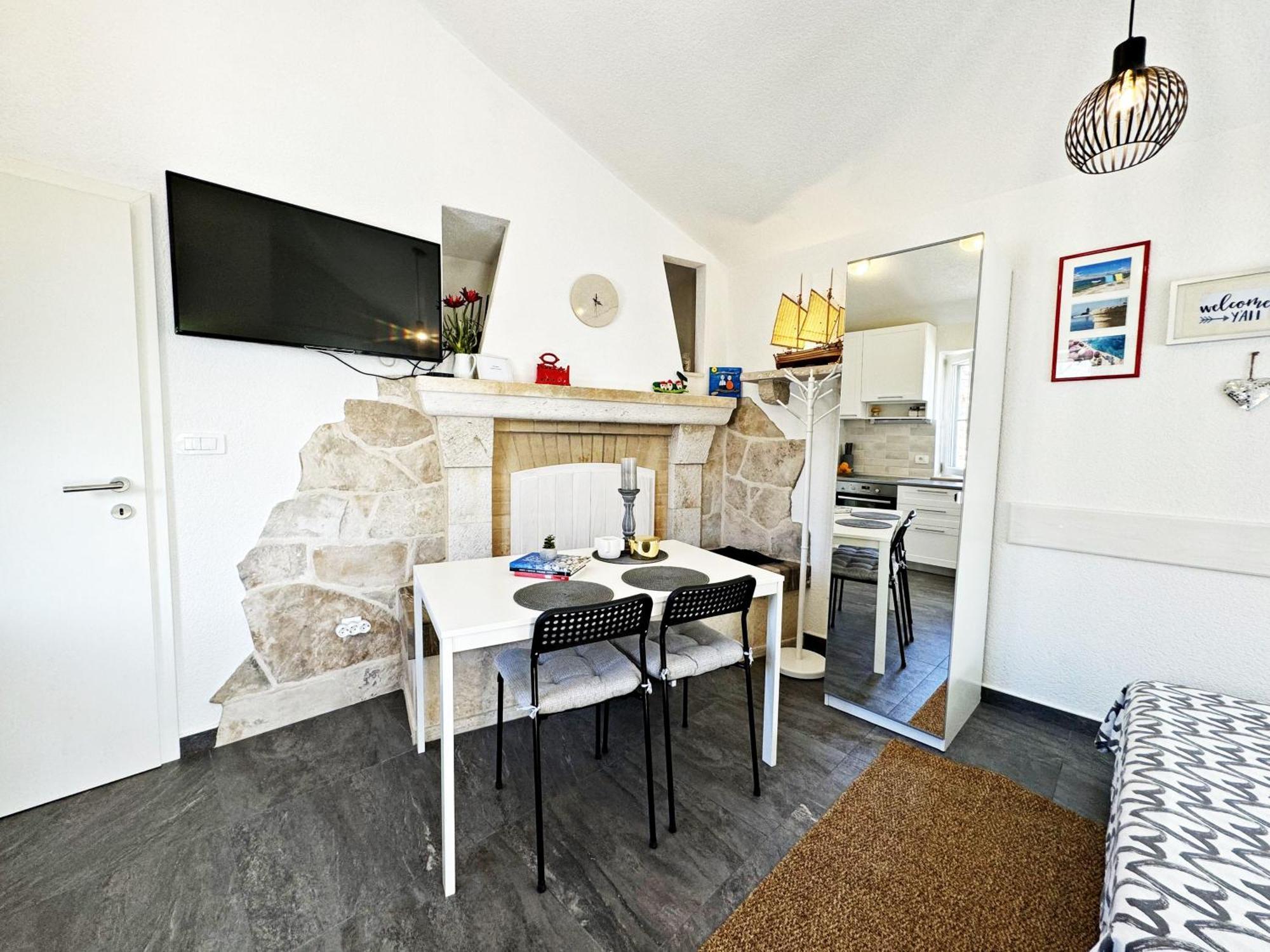 Studio apartment Matoni Postira Esterno foto