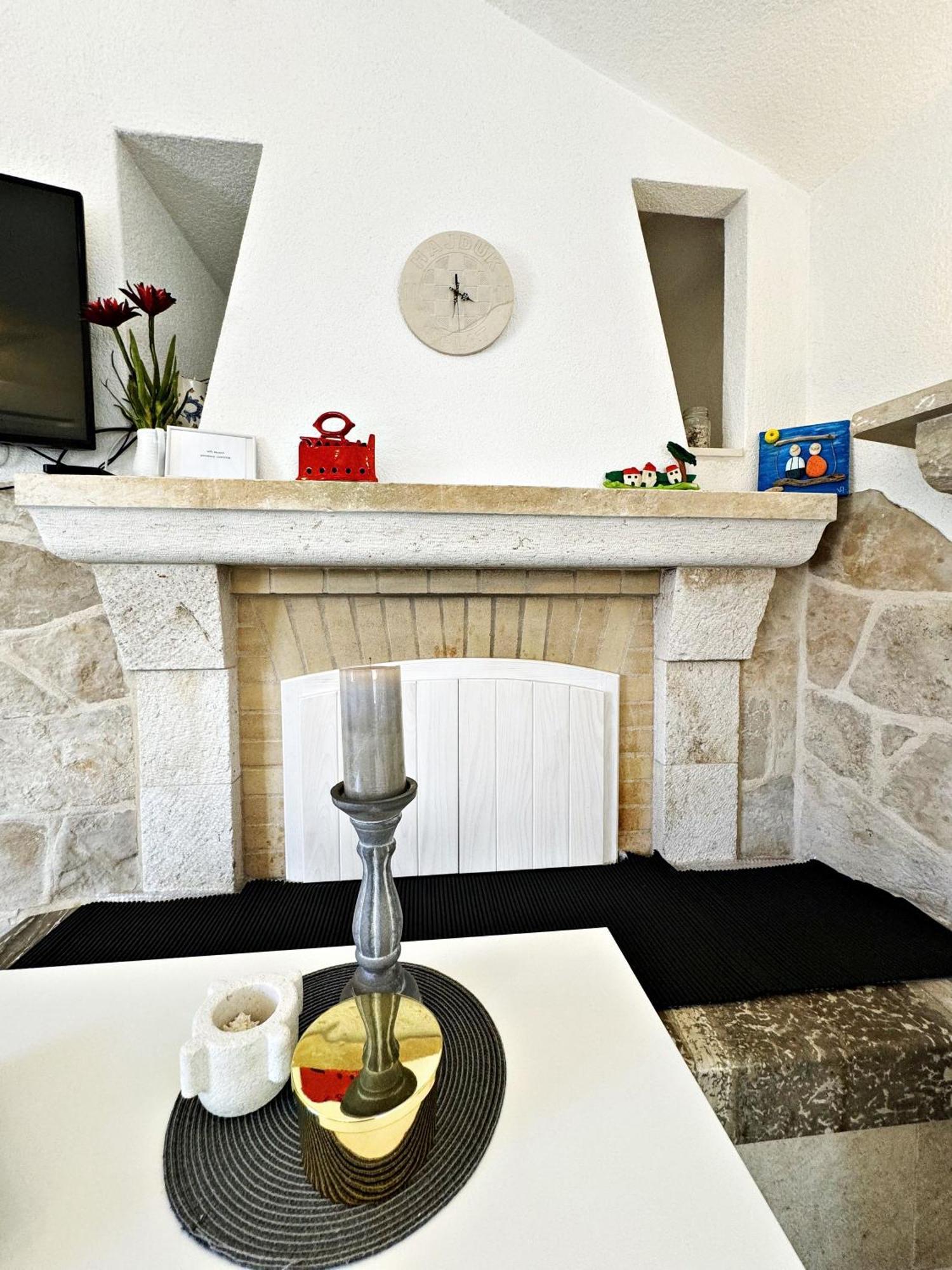 Studio apartment Matoni Postira Esterno foto