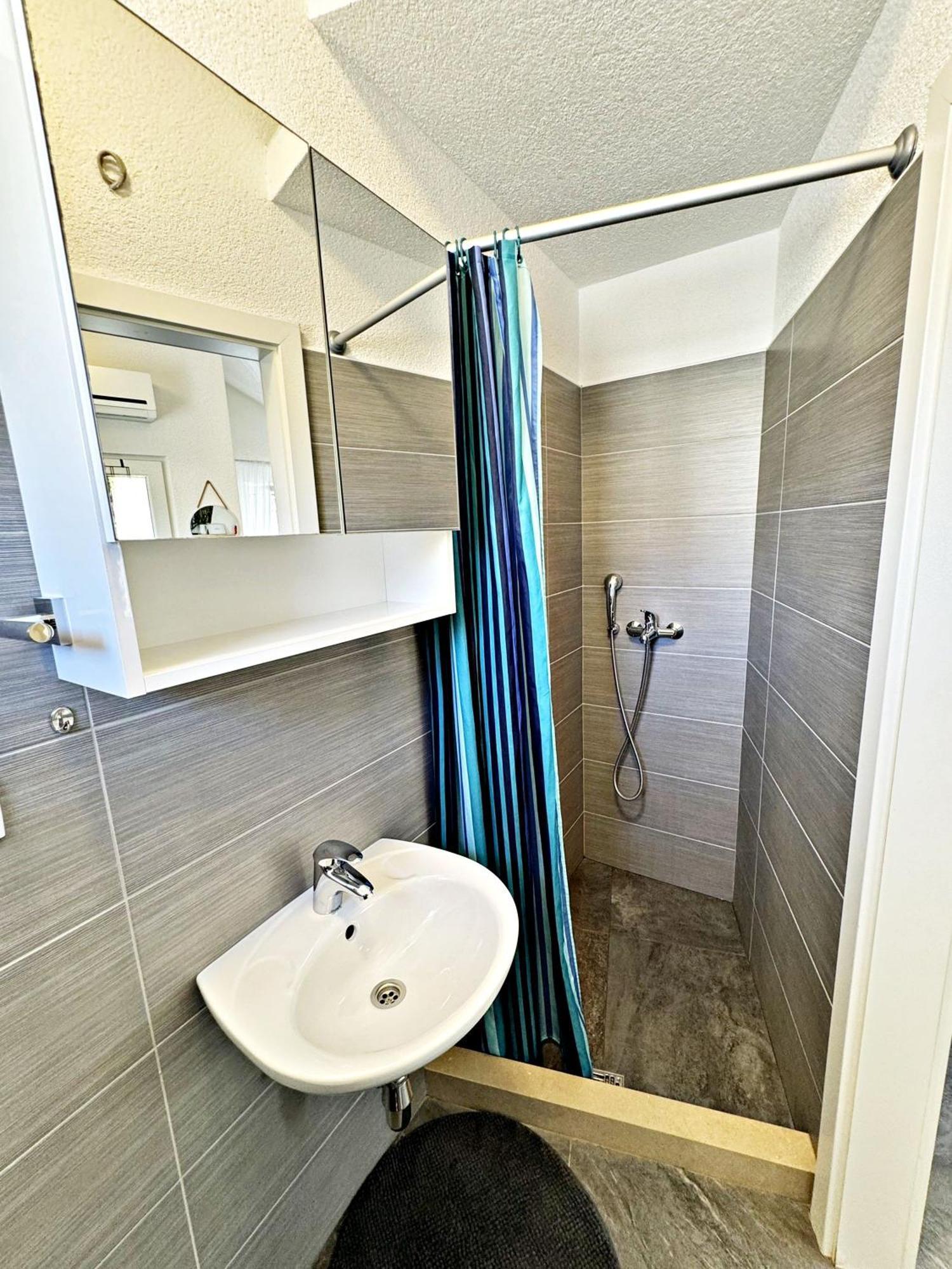 Studio apartment Matoni Postira Esterno foto